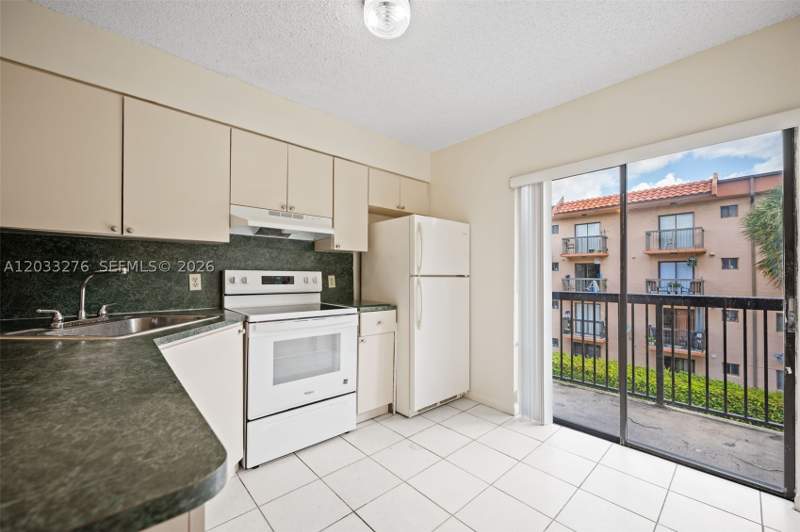 2 bedroom Condominium at 5490 W 21st Ct 310, Alameda Tower 5 Condo, Hialeah — photo 5