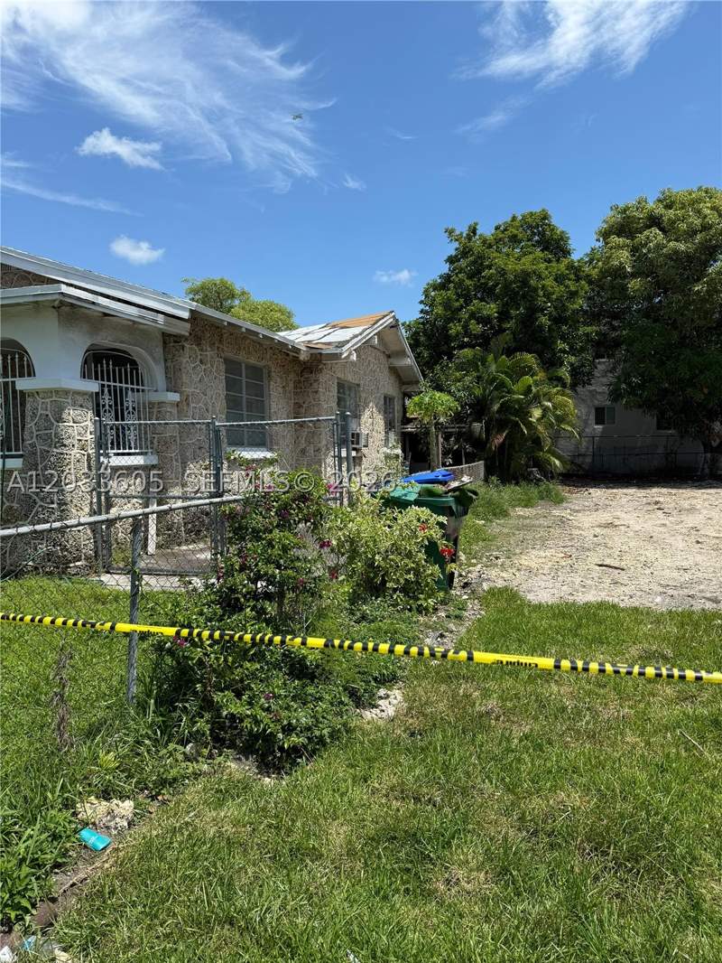 3 bedroom SingleFamilyResidence at 1269 NW 4th St, Lawrence Estate Land Co, Miami — photo 5