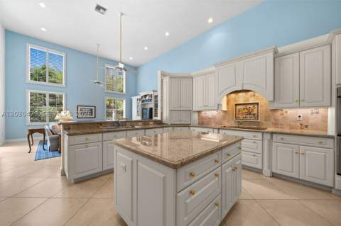 6020 W Suburban Dr, Pinecrest FL - photo 9 of 29