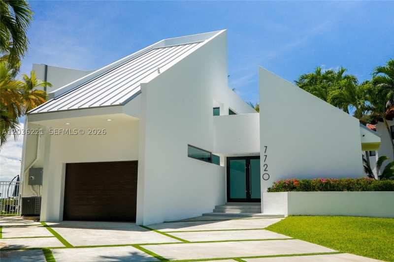 5 bedroom SingleFamilyResidence at 7720 Miami View Dr, North Bay Island, North Bay Village — photo 1