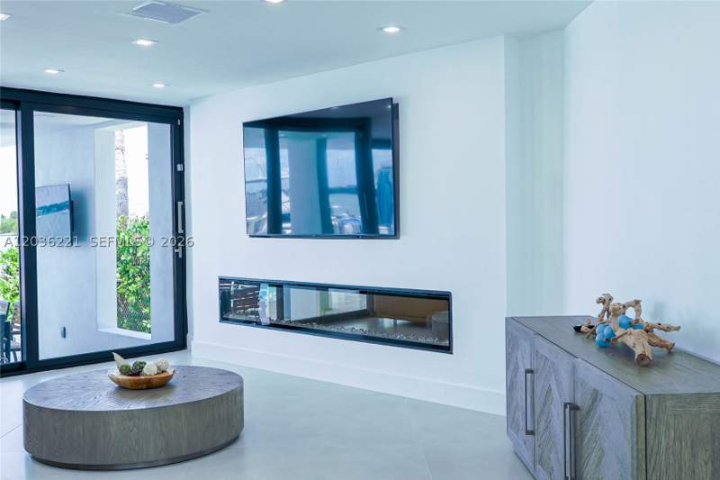 5 bedroom SingleFamilyResidence at 7720 Miami View Dr, North Bay Island, North Bay Village — photo 4