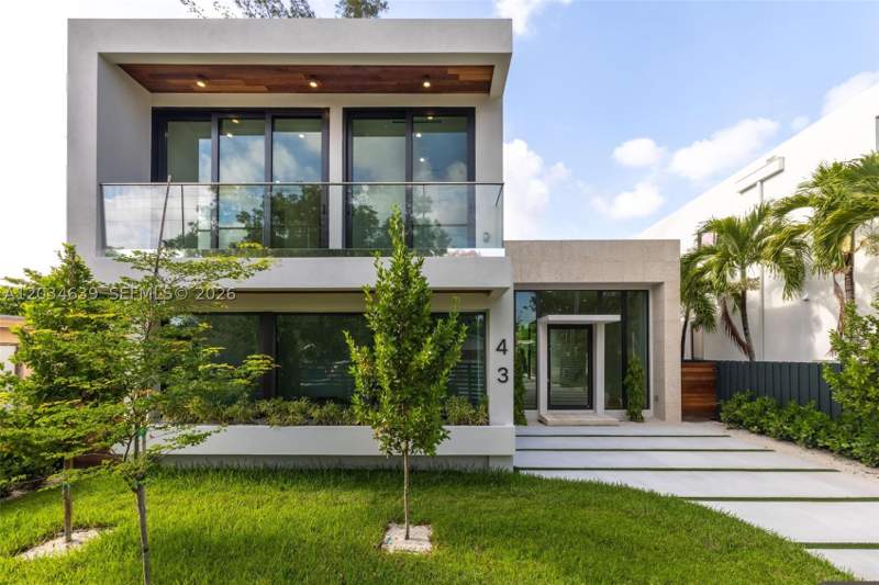 7 bedroom SingleFamilyResidence at 43 NW 42nd St, Buena Vista Heights Addn, Miami — photo 2