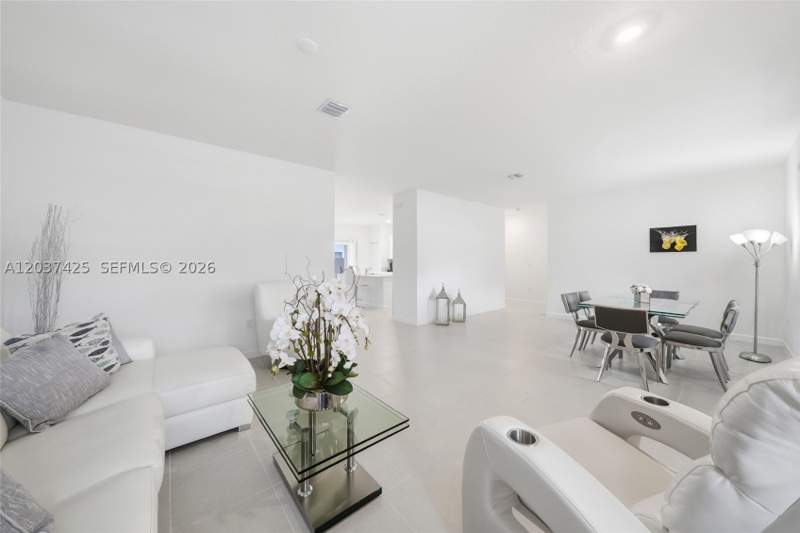 4 bedroom SingleFamilyResidence at 13249 SW 189th Ter, Tregor Estates II, Miami — photo 4