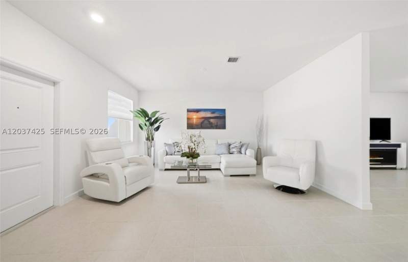 4 bedroom SingleFamilyResidence at 13249 SW 189th Ter, Tregor Estates II, Miami — photo 5
