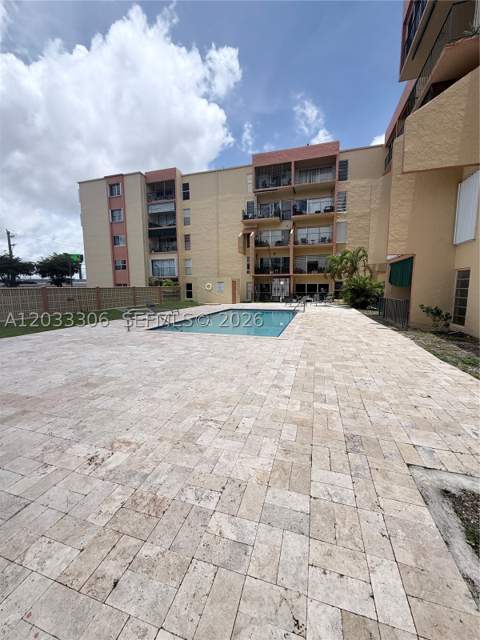 1975 W 44th Pl 401, Hialeah FL - photo 17 of 18