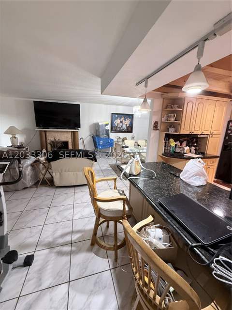 1975 W 44th Pl 401, Hialeah FL - photo 9 of 18