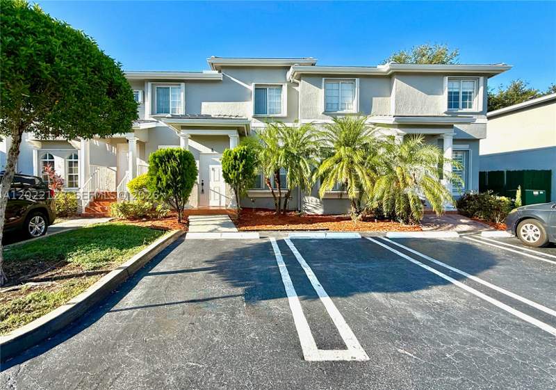 3 bedroom Townhouse at 5230 NW 109th Ave 7, Veranda At Doral Condo No, Doral — photo 2