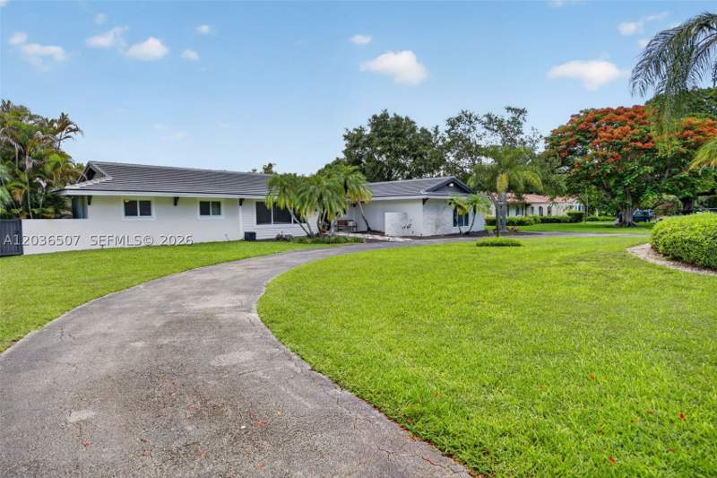 6 bedroom SingleFamilyResidence at 12180 SW 92nd Ave, Parker Estates, Miami — photo 3