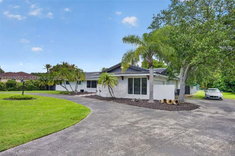 6 bedroom SingleFamilyResidence at 12180 SW 92nd Ave, Parker Estates, Miami — photo 4
