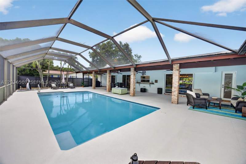 6 bedroom SingleFamilyResidence at 12180 SW 92nd Ave, Parker Estates, Miami — photo 5