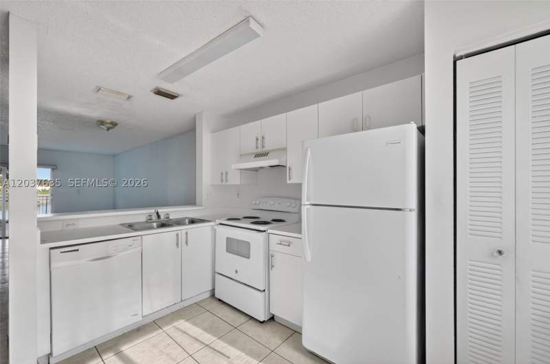 3 bedroom Townhouse at 17378 SW 139th Ct, Weitzer Serena Lakes Town, Miami — photo 2