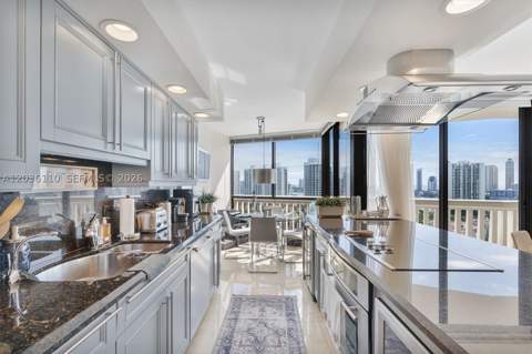 1000 W Island Blvd 2307, Aventura FL - photo 11 of 63