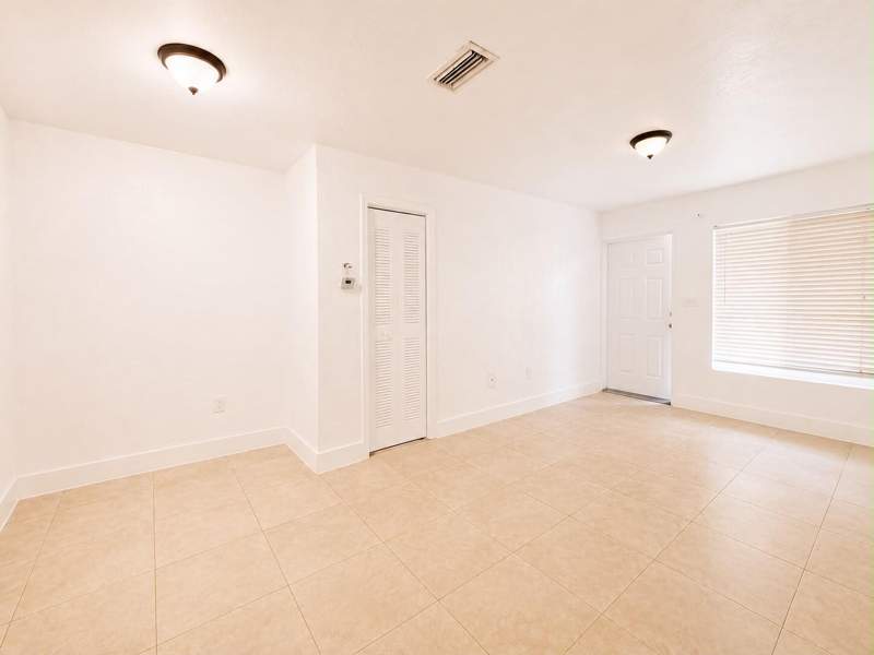 1 bedroom Condominium at 990 NW 1st Street 1, Riverside Vistas Condo, Miami — photo 3
