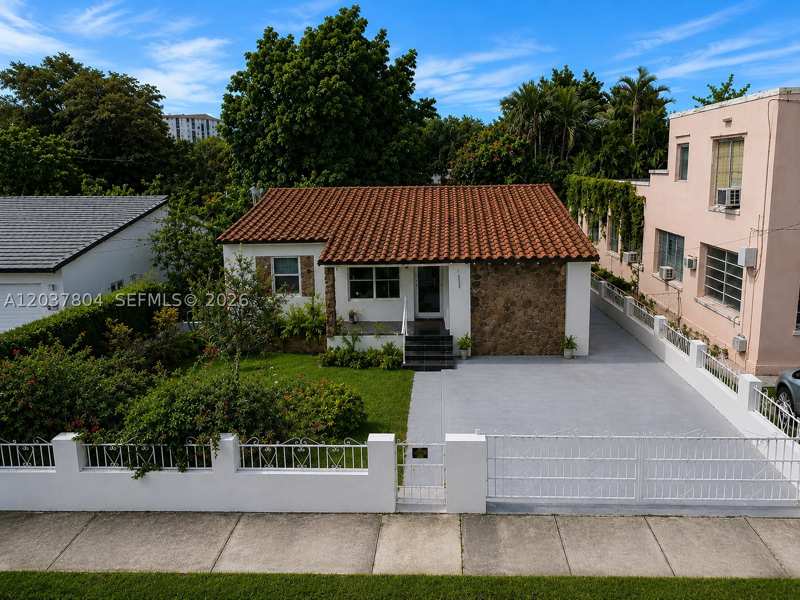 3 bedroom SingleFamilyResidence at 4240 SW 14th St, Sunny Grove, Miami — photo 1