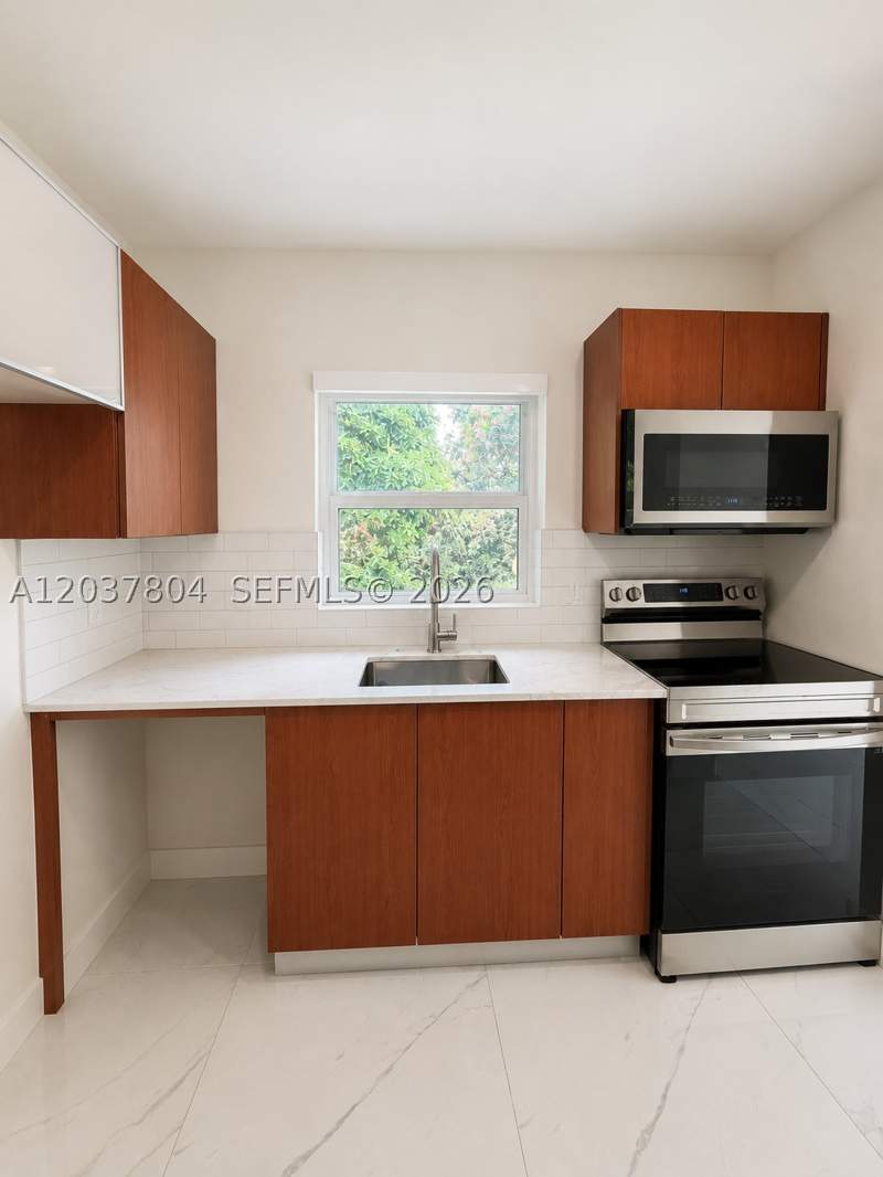 3 bedroom SingleFamilyResidence at 4240 SW 14th St, Sunny Grove, Miami — photo 5
