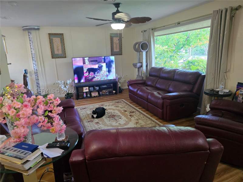 4 bedroom SingleFamilyResidence at 19500 SW 87th Ave, Mark Manor Pines Sec One, Cutler Bay — photo 3