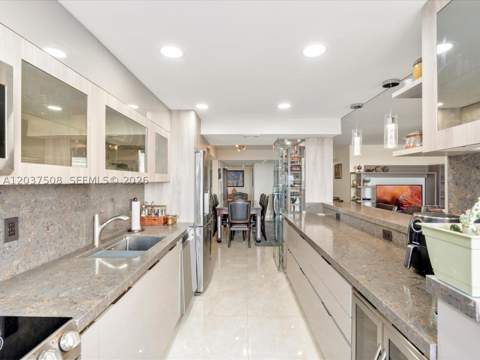 18071 Biscayne Blvd 1401, Aventura FL - photo 14 of 29