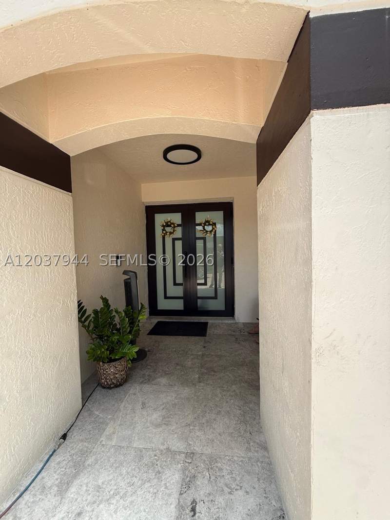 5 bedroom SingleFamilyResidence at 14832 SW 169th Ln, G B Estates, Miami — photo 4