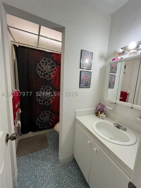 525 W 69th St 207, Hialeah FL - photo 6 of 12