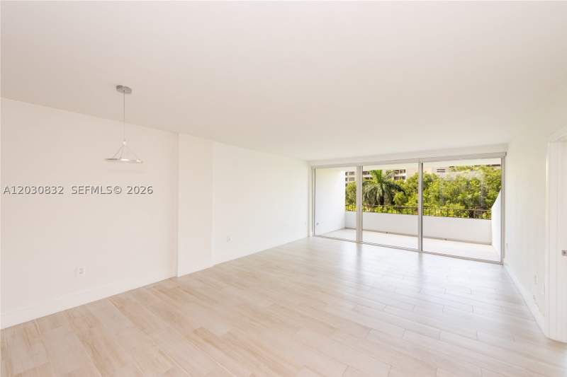 1 bedroom Condominium at 155 Ocean Lane Dr 403, Commodore Club West Condo, Key Biscayne — photo 2