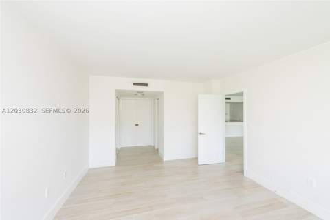 155 Ocean Lane Dr 403, Key Biscayne FL - photo 9 of 18