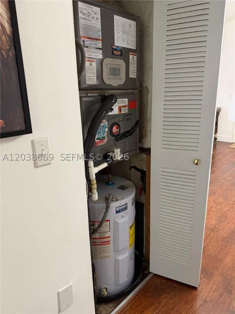 4944 NW 102nd Ave 204-3, Doral FL - photo 8 of 28
