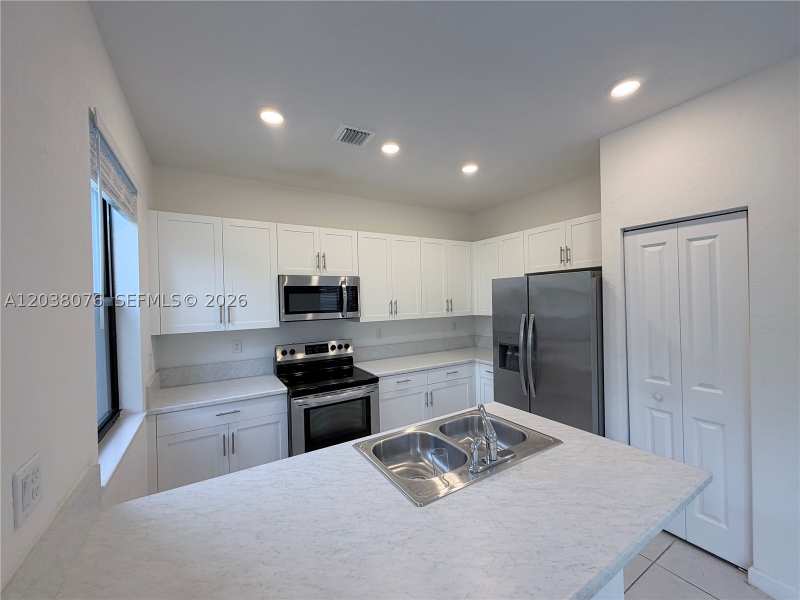 3 bedroom Townhouse at 13421 SW 287th Ter, Pine Isle, Homestead — photo 1
