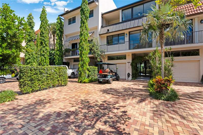 4 bedroom Townhouse at 6112 Paradise Point Dr, Royal Harbour Yacht Club, Palmetto Bay — photo 3