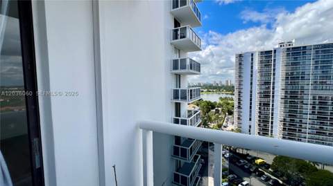 20505 E Country Club Dr 1639, Aventura FL - photo 23 of 27