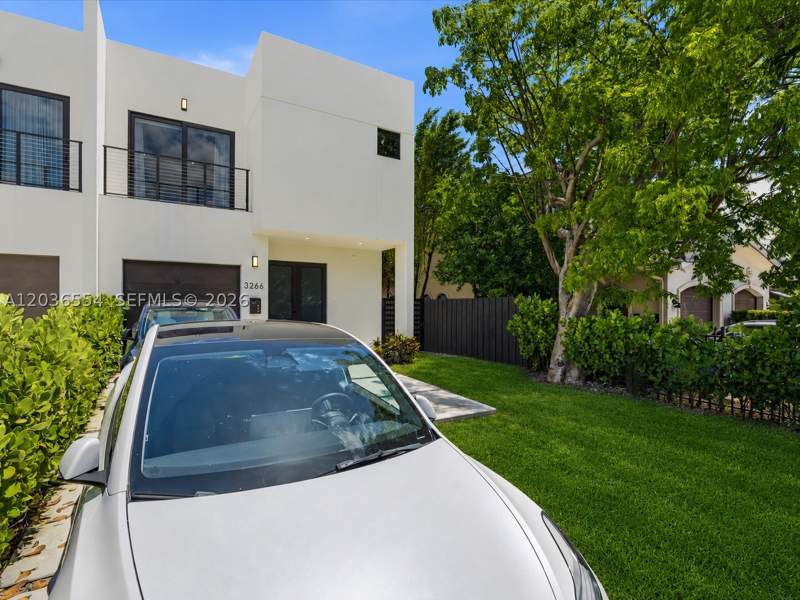 3 bedroom Townhouse at 3266 SW 25th Ter, Silver Bluff, Miami — photo 3
