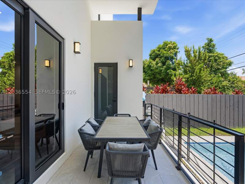 3 bedroom Townhouse at 3266 SW 25th Ter, Silver Bluff, Miami — photo 5
