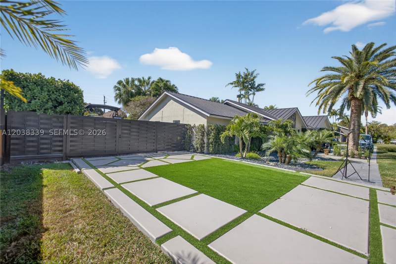 4 bedroom SingleFamilyResidence at 15050 SW 167th St, Kings Grove, Miami — photo 3
