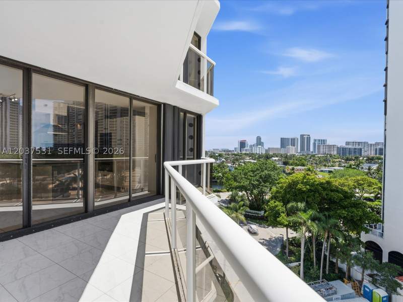 2 bedroom Condominium at 3610 Yacht Club Dr 702, Portsview At The Waterways, Aventura — photo 2
