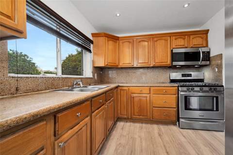 2501 NW 55th Ter, Miami FL - photo 15 of 36