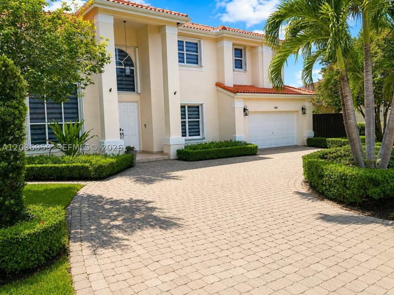 6 bedroom SingleFamilyResidence at 4221 SW 154th Pl, Lakes Of The Meadow Sec 5, Miami — photo 4