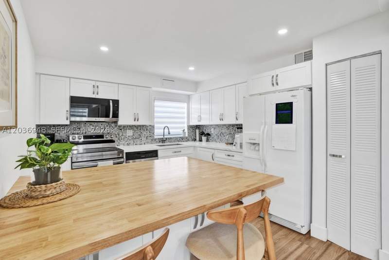 3 bedroom Townhouse at 4555 SW 68th Ct Cir 111, Gables Point II Condo, Miami — photo 2