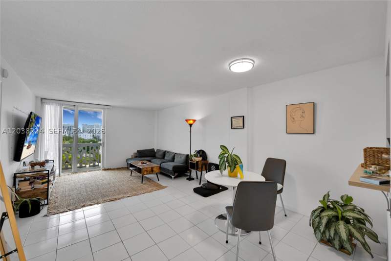 1 bedroom Condominium at 1020 Meridian Ave 715, Admiral Towers Condo, Miami Beach — photo 3