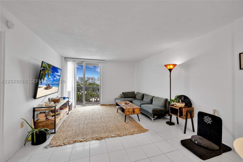 1 bedroom Condominium at 1020 Meridian Ave 715, Admiral Towers Condo, Miami Beach — photo 4