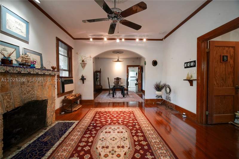 1 bedroom SingleFamilyResidence at 2980 Bird Ave, Pent Homestead, Miami — photo 4