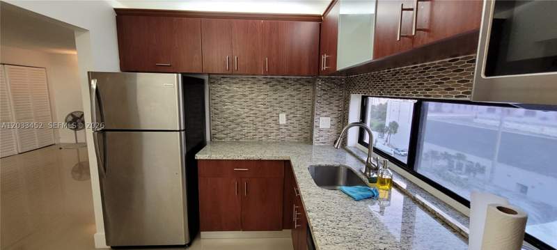 1 bedroom Condominium at 16909 N Bay Rd 815, Plaza Of Americas Condo P, Sunny Isles Beach — photo 2