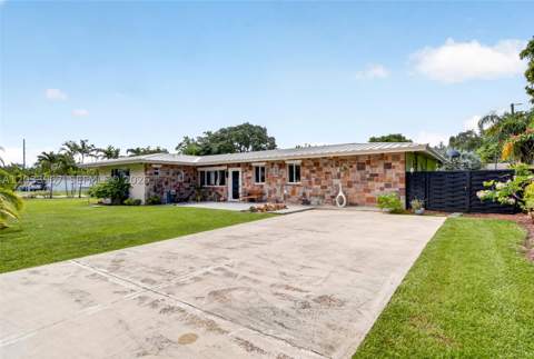 8250 SW 118th Ter, Miami FL - photo 7 of 63
