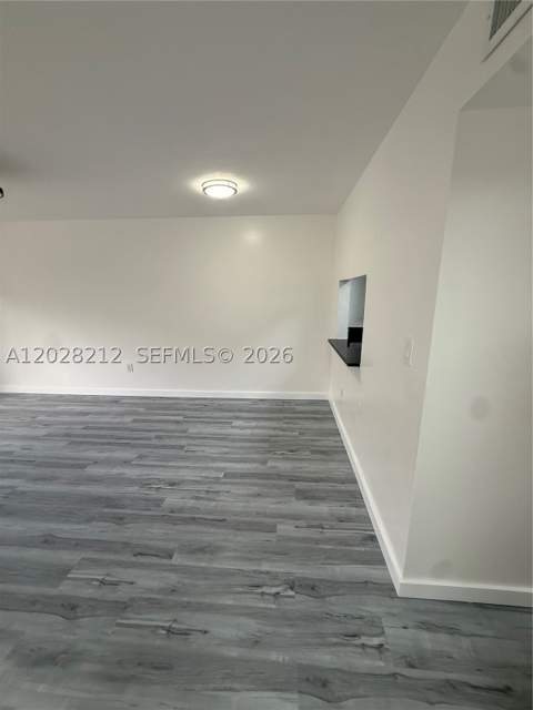 1555 W 44th Pl 203, Hialeah FL - photo 10 of 25