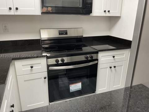 1555 W 44th Pl 203, Hialeah FL - photo 12 of 25