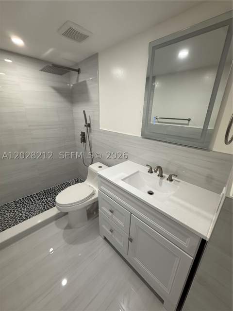 1555 W 44th Pl 203, Hialeah FL - photo 18 of 25
