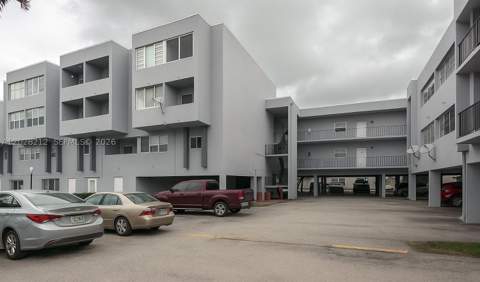 1555 W 44th Pl 203, Hialeah FL - photo 6 of 25