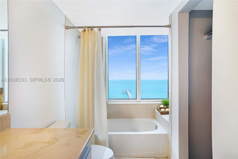 2 bedroom Condominium at 16699 Collins Ave 1002, La Perla Condo, Sunny Isles Beach — photo 4