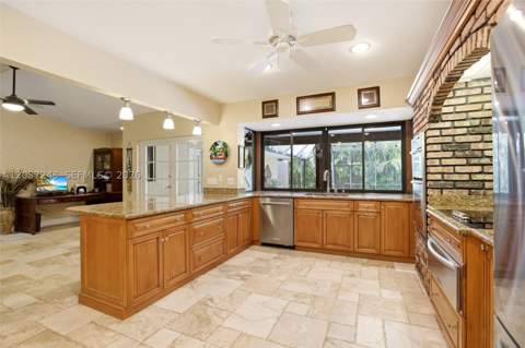 7880 SW 180th Ter, Palmetto Bay FL - photo 9 of 40