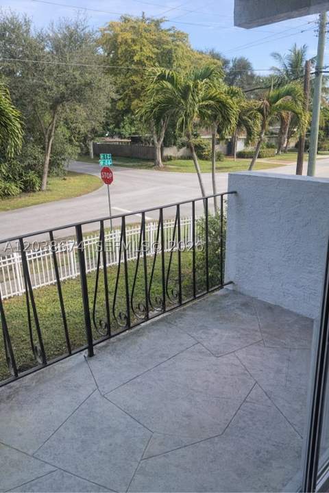 1090 NE 129th St 205, North Miami FL - photo 10 of 14