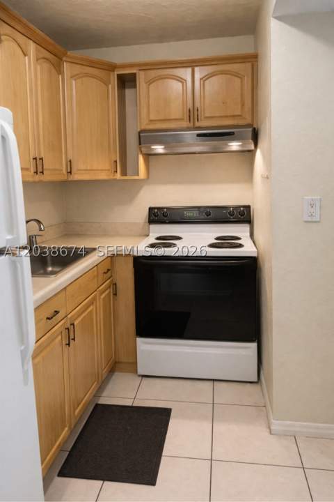 1090 NE 129th St 205, North Miami FL - photo 11 of 14