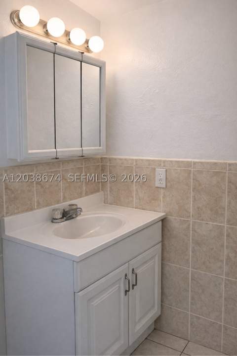1090 NE 129th St 205, North Miami FL - photo 12 of 14